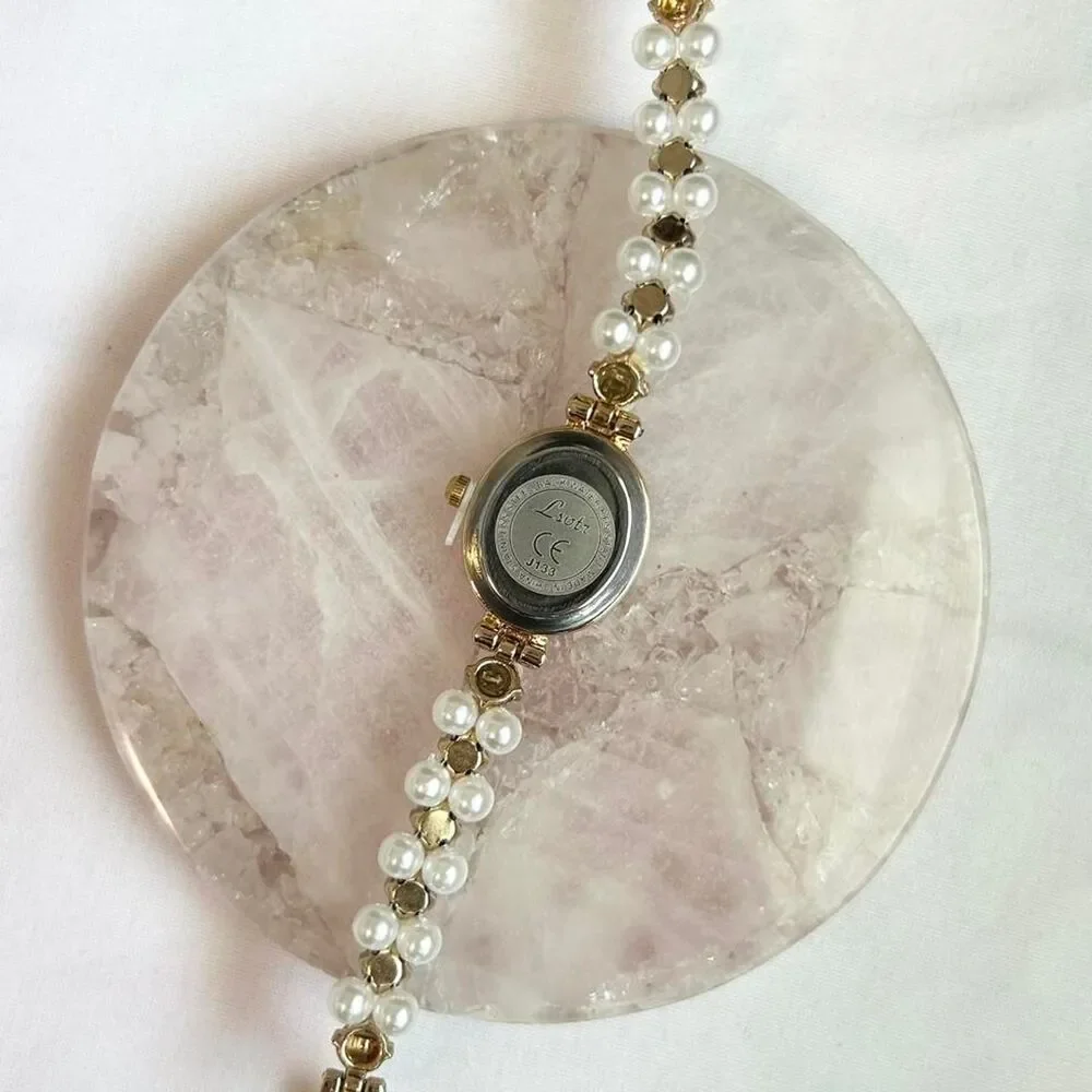 Source Unknown gold tone